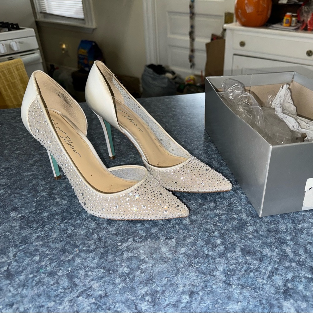 BETSEY JOHNSON X DB Mesh and Satin Crystal Pumps Size 9